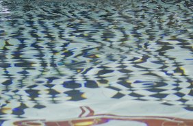 O atacante Adriano fazendo fisioterapia na piscina durante treino do Corinthians esta tarde no CT Joaquim Grava, no Parque Ecológico do Tiete. O time se prepara para o jogo contra o Grêmio, domingo a tarde, dia 22/05, no estádio Olímpico, em Porto Alegre, pela 1ª rodada do Brasileirão 2011