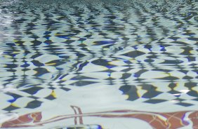 O atacante Adriano fazendo fisioterapia na piscina durante treino do Corinthians esta tarde no CT Joaquim Grava, no Parque Ecolgico do Tiete. O time se prepara para o jogo contra o Grmio, domingo a tarde, dia 22/05, no estdio Olmpico, em Porto Alegre, pela 1 rodada do Brasileiro 2011