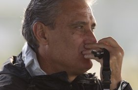 Tite durante treino do Corinthians esta tarde no CT Joaquim Grava, no Parque Ecolgico do Tiete. O time se prepara para o jogo contra o Grmio, domingo a tarde, dia 22/05, no estdio Olmpico, em Porto Alegre, pela 1 rodada do Brasileiro 2011