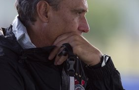 Tite durante treino do Corinthians esta tarde no CT Joaquim Grava, no Parque Ecolgico do Tiete. O time se prepara para o jogo contra o Grmio, domingo a tarde, dia 22/05, no estdio Olmpico, em Porto Alegre, pela 1 rodada do Brasileiro 2011