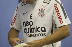 Alessandro nos vestirios antes da partida entre Grmio x Corinthians, realizada esta tarde no estdio Olmpico, em Porto Alegre, primeira rodada do Campeonato Brasileiro de 2011