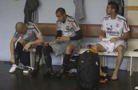 Julio Cesar; Danilo Fernandes e Alessandro Castan nos vestiários antes da partida entre Grêmio x Corinthians, realizada esta tarde no estádio Olímpico, em Porto Alegre, primeira rodada do Campeonato Brasileiro de 2011