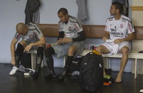 Julio Cesar; Danilo Fernandes e Alessandro Castan nos vestirios antes da partida entre Grmio x Corinthians, realizada esta tarde no estdio Olmpico, em Porto Alegre, primeira rodada do Campeonato Brasileiro de 2011