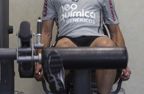 Willian durante treino do Corinthians esta manh no CT Joaquim Grava, no Parque Ecolgico do 
Tiete. O time se prepara para o jogo contra o Coritiba, dia 29/05, domingo a tarde, no estdio da Fonte Luminosa, em Araraquara, pela 2 rodada do Brasileiro 2011