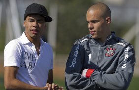 Dentinho, que foi vendido para o Shakhtar Donetsk, da Ucrnia, ao lado de Julio Cesar, veio se despedir dos companheiros, durante treino do Corinthians esta manh no CT Joaquim Grava, no Parque Ecolgico do Tiete. O time se prepara para o jogo contra o Coritiba, dia 29/05, domingo a tarde, no estdio da Fonte Luminosa, em Araraquara, pela 2 rodada do Brasileiro 2011