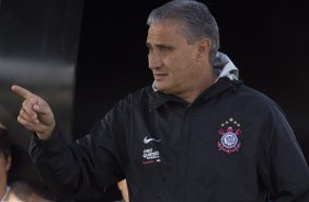 Tite durante treino do Corinthians esta manh no CT Joaquim Grava, no Parque Ecolgico do Tiete. O time se prepara para o jogo contra o Coritiba, dia 29/05, domingo a tarde, no estdio da Fonte Luminosa, em Araraquara, pela 2 rodada do Brasileiro 2011