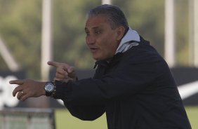 Tite durante treino do Corinthians esta manh no CT Joaquim Grava, no Parque Ecolgico do Tiete. O time se prepara para o jogo contra o Coritiba, dia 29/05, domingo a tarde, no estdio da Fonte Luminosa, em Araraquara, pela 2 rodada do Brasileiro 2011