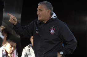 Tite durante treino do Corinthians esta manh no CT Joaquim Grava, no Parque Ecolgico do Tiete. O time se prepara para o jogo contra o Coritiba, dia 29/05, domingo a tarde, no estdio da Fonte Luminosa, em Araraquara, pela 2 rodada do Brasileiro 2011