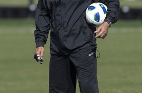 Tite durante treino do Corinthians esta manh no CT Joaquim Grava, no Parque Ecolgico do Tiete. O time se prepara para o jogo contra o Coritiba, dia 29/05, domingo a tarde, no estdio da Fonte Luminosa, em Araraquara, pela 2 rodada do Brasileiro 2011