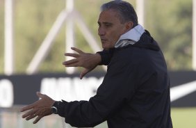 Tite durante treino do Corinthians esta manh no CT Joaquim Grava, no Parque Ecolgico do Tiete. O time se prepara para o jogo contra o Coritiba, dia 29/05, domingo a tarde, no estdio da Fonte Luminosa, em Araraquara, pela 2 rodada do Brasileiro 2011