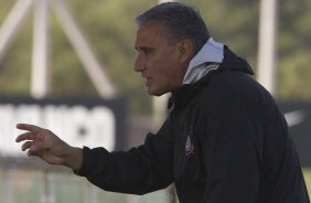 Tite durante treino do Corinthians esta manh no CT Joaquim Grava, no Parque Ecolgico do Tiete. O time se prepara para o jogo contra o Coritiba, dia 29/05, domingo a tarde, no estdio da Fonte Luminosa, em Araraquara, pela 2 rodada do Brasileiro 2011