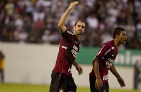Danilo comemora seu gol durante a partida entre Corinthians x Coritiba, realizada esta tarde no estdio da Fonte, em Araraquara/SP, segunda rodada do Campeonato Brasileiro de 2011