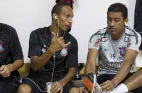 Liedson e Paulinho nos vestiários antes da partida entre Corinthians x Coritiba, realizada esta tarde no estádio da Fonte, em Araraquara/SP, segunda rodada do Campeonato Brasileiro de 2011
