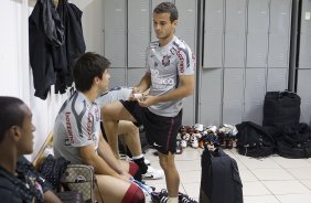 Willian e Morais nos vestiários antes da partida entre Corinthians x Coritiba, realizada esta tarde no estádio da Fonte, em Araraquara/SP, segunda rodada do Campeonato Brasileiro de 2011