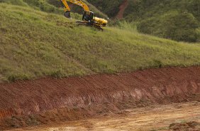 Hoje pela manhã começaram os trabalhos de terraplanagem do local onde será construído o futuro estádio do Corinthians, no bairro de Itaquera, zona leste de São Paulo. O time se prepara para o jogo contra o Flamengo, dia 05/06, domingo a tarde, no estádio do Engenhão, no Rio de Janeiro, pela 3ª rodada do Brasileirão 2011