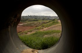 Hoje pela manhã começaram os trabalhos de terraplanagem do local onde será construído o futuro estádio do Corinthians, no bairro de Itaquera, zona leste de São Paulo. O time se prepara para o jogo contra o Flamengo, dia 05/06, domingo a tarde, no estádio do Engenhão, no Rio de Janeiro, pela 3ª rodada do Brasileirão 2011