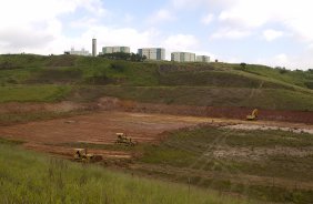 Hoje pela manhã começaram os trabalhos de terraplanagem do local onde será construído o futuro estádio do Corinthians, no bairro de Itaquera, zona leste de São Paulo. O time se prepara para o jogo contra o Flamengo, dia 05/06, domingo a tarde, no estádio do Engenhão, no Rio de Janeiro, pela 3ª rodada do Brasileirão 2011