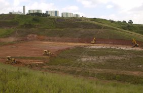 Hoje pela manh comearam os trabalhos de terraplanagem do local onde ser construdo o futuro estdio do Corinthians, no bairro de Itaquera, zona leste de So Paulo. O time se prepara para o jogo contra o Flamengo, dia 05/06, domingo a tarde, no estdio do Engenho, no Rio de Janeiro, pela 3 rodada do Brasileiro 2011