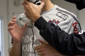 O meia Alex esteve hoje a tarde no CT Joaquim Grava, no Parque Ecológico do Tiete, fazendo alguns exames. O time se prepara para o jogo contra o Flamengo, dia 05/06, domingo a tarde, no estádio do Engenhão, pela 3ª rodada do Brasileirão 2011