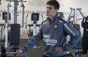 O meia Alex esteve hoje a tarde no CT Joaquim Grava, no Parque Ecológico do Tiete, fazendo alguns exames. O time se prepara para o jogo contra o Flamengo, dia 05/06, domingo a tarde, no estádio do Engenhão, pela 3ª rodada do Brasileirão 2011