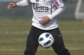 Willian durante treino do Corinthians esta manh no CT Joaquim Grava, no Parque Ecolgico do Tiete. O time se prepara para o jogo contra o Flamengo, dia 05/06, domingo a tarde, no estdio do Engenho, pela 3 rodada do Brasileiro 2011