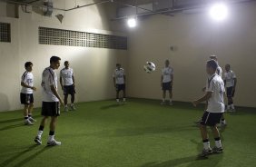 Aquecimento nos vestirios antes da partida entre Flamengo x Corinthians, realizada esta tarde no estdio do Engenho, na cidade do Rio de Janeiro, pela terceira rodada do Campeonato Brasileiro de 2011