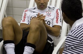 Emerson nos vestirios antes da partida entre Flamengo x Corinthians, realizada esta tarde no estdio do Engenho, na cidade do Rio de Janeiro, pela terceira rodada do Campeonato Brasileiro de 2011