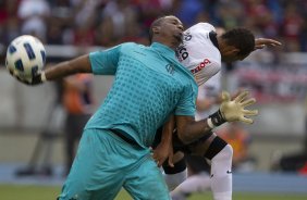 Felipe e Liedson durante a partida entre Flamengo x Corinthians, realizada esta tarde no estdio do Engenho, na cidade do Rio de Janeiro, pela terceira rodada do Campeonato Brasileiro de 2011