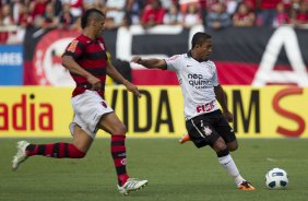 Wellinton e Jorge Henrique durante a partida entre Flamengo x Corinthians, realizada esta tarde no estdio do Engenho, na cidade do Rio de Janeiro, pela terceira rodada do Campeonato Brasileiro de 2011