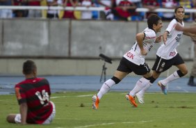 Willian comemora seu gol durante a partida entre Flamengo x Corinthians, realizada esta tarde no estdio do Engenho, na cidade do Rio de Janeiro, pela terceira rodada do Campeonato Brasileiro de 2011