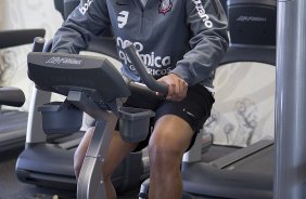 Adriano durante treino do Corinthians esta manh no CT Joaquim Grava, no Parque Ecolgico do Tiete. O time se prepara para o jogo contra o Fluminense, dia 12/06, domingo a tarde, no estdio do Pacaembu, pela 4 rodada do Brasileiro 2011