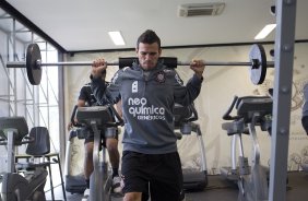 Leandro Castán durante treino do Corinthians esta manhã no CT Joaquim Grava, no Parque Ecológico do Tiete. O time se prepara para o jogo contra o Fluminense, dia 12/06, domingo a tarde, no estádio do Pacaembu, pela 4ª rodada do Brasileirão 2011