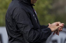 Tite durante treino do Corinthians esta manhã no CT Joaquim Grava, no Parque Ecológico do Tiete. O time se prepara para o jogo contra o Fluminense, dia 12/06, domingo a tarde, no estádio do Pacaembu, pela 4ª rodada do Brasileirão 2011