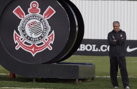 Tite durante treino do Corinthians esta manhã no CT Joaquim Grava, no Parque Ecológico do Tiete. O time se prepara para o jogo contra o Fluminense, dia 12/06, domingo a tarde, no estádio do Pacaembu, pela 4ª rodada do Brasileirão 2011