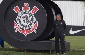 Tite durante treino do Corinthians esta manh no CT Joaquim Grava, no Parque Ecolgico do Tiete. O time se prepara para o jogo contra o Fluminense, dia 12/06, domingo a tarde, no estdio do Pacaembu, pela 4 rodada do Brasileiro 2011