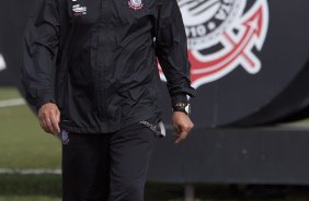 Tite durante treino do Corinthians esta manhã no CT Joaquim Grava, no Parque Ecológico do Tiete. O time se prepara para o jogo contra o Fluminense, dia 12/06, domingo a tarde, no estádio do Pacaembu, pela 4ª rodada do Brasileirão 2011