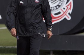 Tite durante treino do Corinthians esta manh no CT Joaquim Grava, no Parque Ecolgico do Tiete. O time se prepara para o jogo contra o Fluminense, dia 12/06, domingo a tarde, no estdio do Pacaembu, pela 4 rodada do Brasileiro 2011