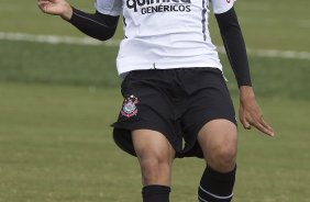 Wallace durante treino do Corinthians esta manhã no CT Joaquim Grava, no Parque Ecológico do Tiete. O time se prepara para o jogo contra o Fluminense, dia 12/06, domingo a tarde, no estádio do Pacaembu, pela 4ª rodada do Brasileirão 2011