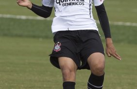 Wallace durante treino do Corinthians esta manh no CT Joaquim Grava, no Parque Ecolgico do Tiete. O time se prepara para o jogo contra o Fluminense, dia 12/06, domingo a tarde, no estdio do Pacaembu, pela 4 rodada do Brasileiro 2011