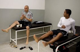Julio Cesar e Jorge Henrique nos vestiários antes da partida entre Corinthians x Fluminense, realizada esta tarde no estádio do Pacaembu, pela 4ª rodada do Campeonato Brasileiro de 2011