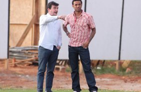 Cristian e o presidente Andres do Corinthians durante treino realizado no CT Joaquim Grava