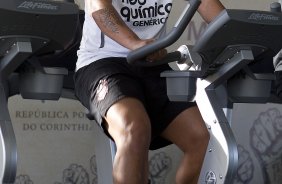 Adriano durante treino do Corinthians esta tarde no CT Joaquim Grava, no Parque Ecológico do Tiete. O time se prepara para o jogo contra o São Paulo, dia 26/06, domingo a tarde, no estádio do Pacaembu, pela 6ª rodada do Brasileirão 2011