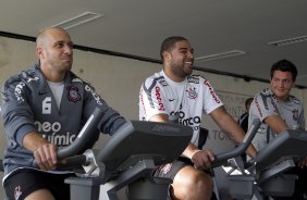 Alessandro; Adriano e Gauther durante treino do Corinthians esta tarde no CT Joaquim Grava, no Parque Ecológico do Tiete. O time se prepara para o jogo contra o São Paulo, dia 26/06, domingo a tarde, no estádio do Pacaembu, pela 6ª rodada do Brasileirão 2011
