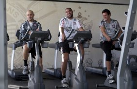 Alessandro; Adriano e Gauther durante treino do Corinthians esta tarde no CT Joaquim Grava, no Parque Ecológico do Tiete. O time se prepara para o jogo contra o São Paulo, dia 26/06, domingo a tarde, no estádio do Pacaembu, pela 6ª rodada do Brasileirão 2011