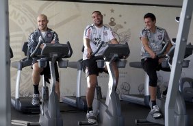 Alessandro; Adriano e Gauther durante treino do Corinthians esta tarde no CT Joaquim Grava, no Parque Ecolgico do Tiete. O time se prepara para o jogo contra o So Paulo, dia 26/06, domingo a tarde, no estdio do Pacaembu, pela 6 rodada do Brasileiro 2011