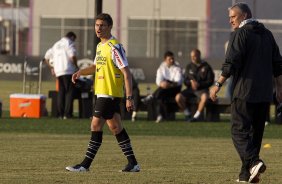 Alex e Tite durante treino do Corinthians esta tarde no CT Joaquim Grava, no Parque Ecolgico do Tiete. O time se prepara para o jogo contra o So Paulo, dia 26/06, domingo a tarde, no estdio do Pacaembu, pela 6 rodada do Brasileiro 2011