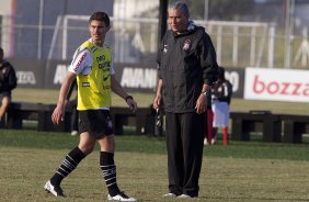 Alex e Tite durante treino do Corinthians esta tarde no CT Joaquim Grava, no Parque Ecolgico do Tiete. O time se prepara para o jogo contra o So Paulo, dia 26/06, domingo a tarde, no estdio do Pacaembu, pela 6 rodada do Brasileiro 2011