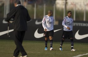 Emerson e Jorge Henrique durante treino do Corinthians esta tarde no CT Joaquim Grava, no Parque Ecolgico do Tiete. O time se prepara para o jogo contra o So Paulo, dia 26/06, domingo a tarde, no estdio do Pacaembu, pela 6 rodada do Brasileiro 2011