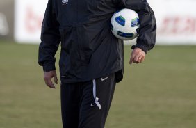 Tite durante treino do Corinthians esta tarde no CT Joaquim Grava, no Parque Ecolgico do Tiete. O time se prepara para o jogo contra o So Paulo, dia 26/06, domingo a tarde, no estdio do Pacaembu, pela 6 rodada do Brasileiro 2011