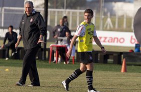 Tite e Alex durante treino do Corinthians esta tarde no CT Joaquim Grava, no Parque Ecolgico do Tiete. O time se prepara para o jogo contra o So Paulo, dia 26/06, domingo a tarde, no estdio do Pacaembu, pela 6 rodada do Brasileiro 2011